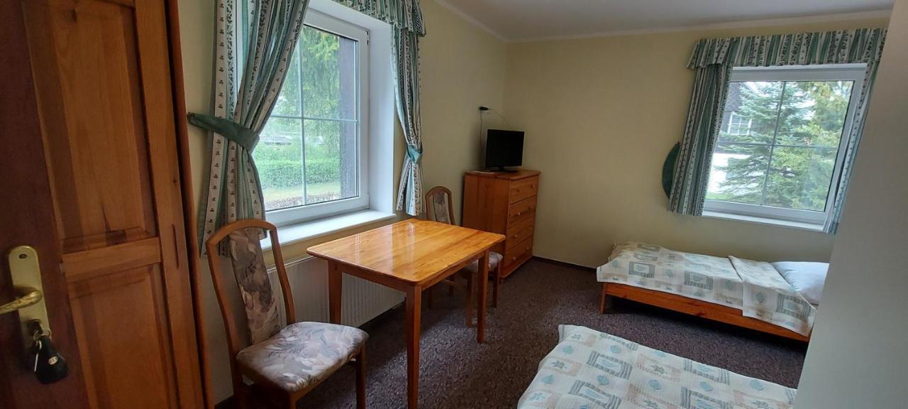 Pan Dom Pracy Tworczej W Wierzbie Wierzba Esterno foto