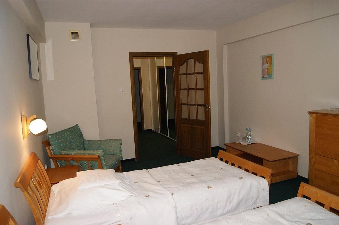 Pan Dom Pracy Tworczej W Wierzbie Wierzba Esterno foto