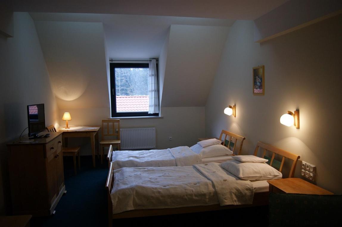 Pan Dom Pracy Tworczej W Wierzbie Wierzba Esterno foto