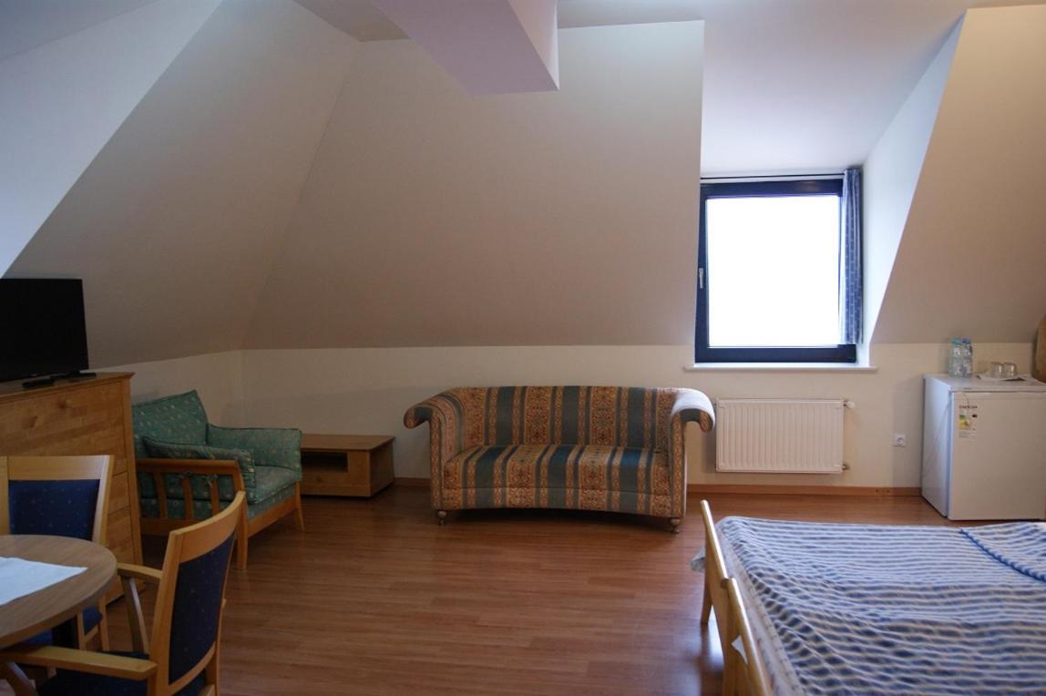 Pan Dom Pracy Tworczej W Wierzbie Wierzba Esterno foto